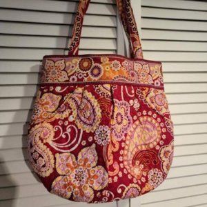 Vera Bradley medium purse with 2 front angled & 4 inside pockets